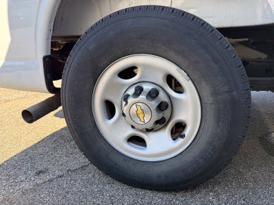 2025 Chevrolet Express Passenger 1LT