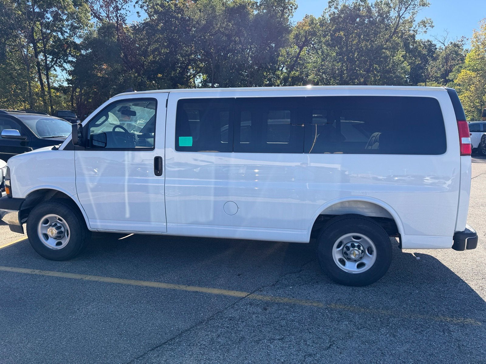 2025 Chevrolet Express Passenger 1LT