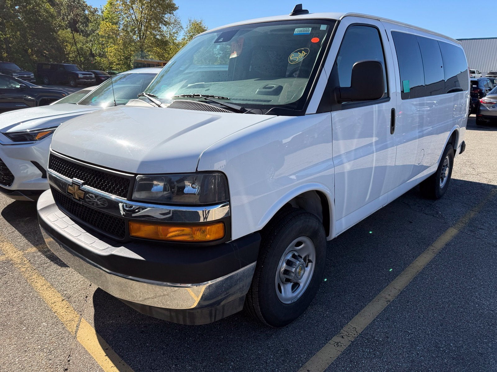 2025 Chevrolet Express Passenger 1LT