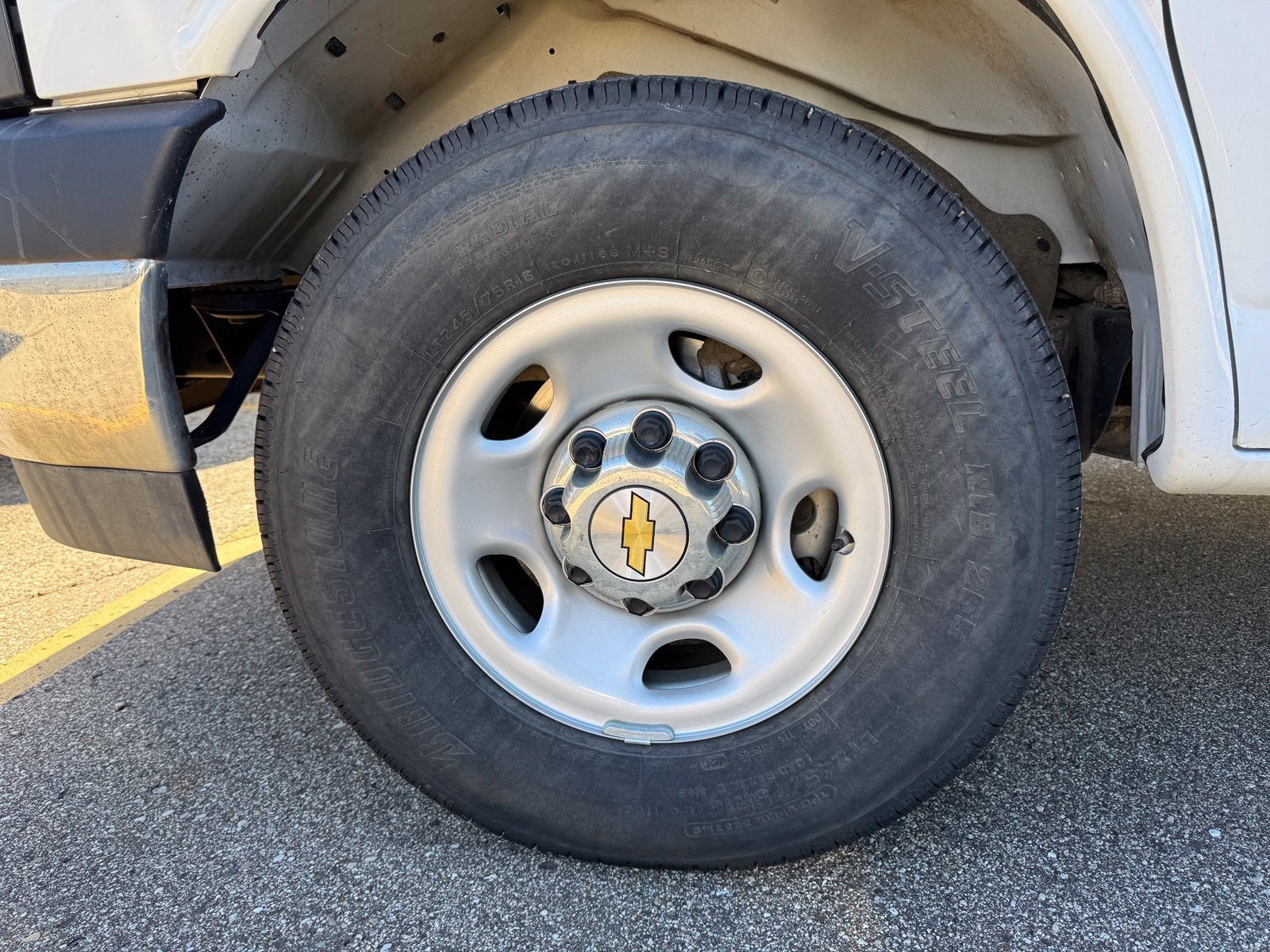 2025 Chevrolet Express Passenger 1LT