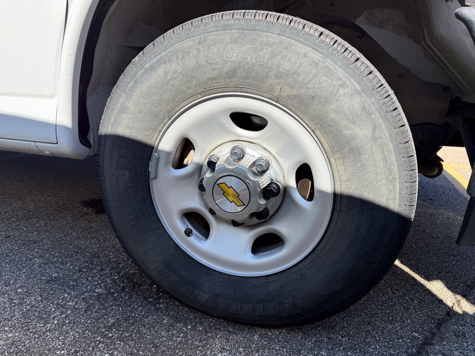 2025 Chevrolet Express Passenger 1LT