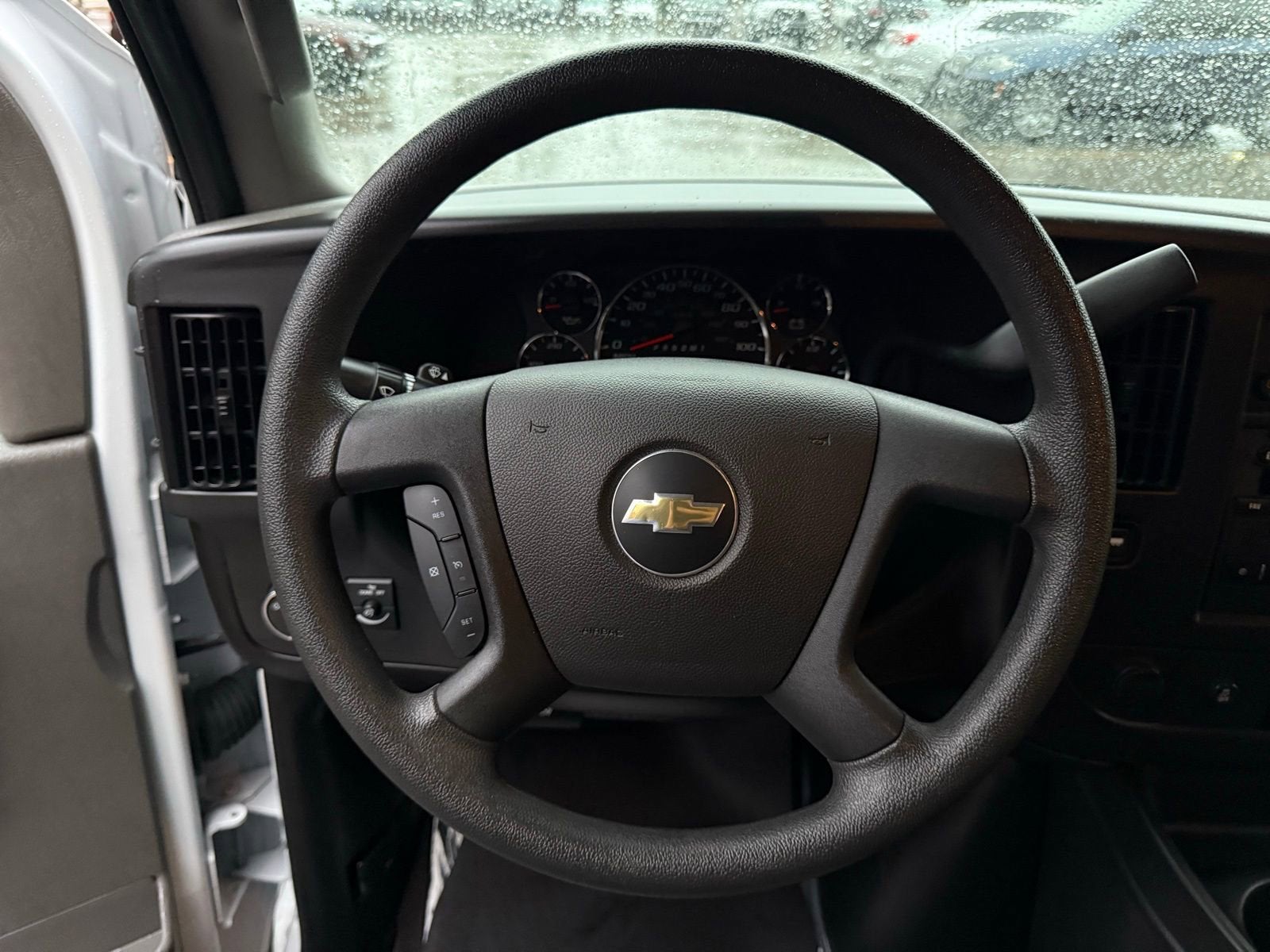 2025 Chevrolet Express Passenger 1LT