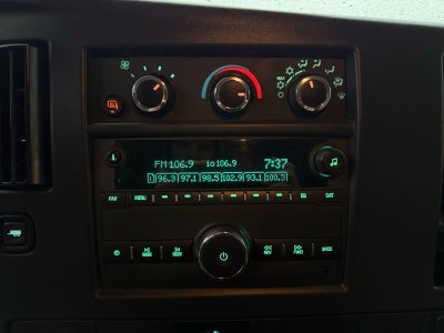 2025 Chevrolet Express Passenger 1LT