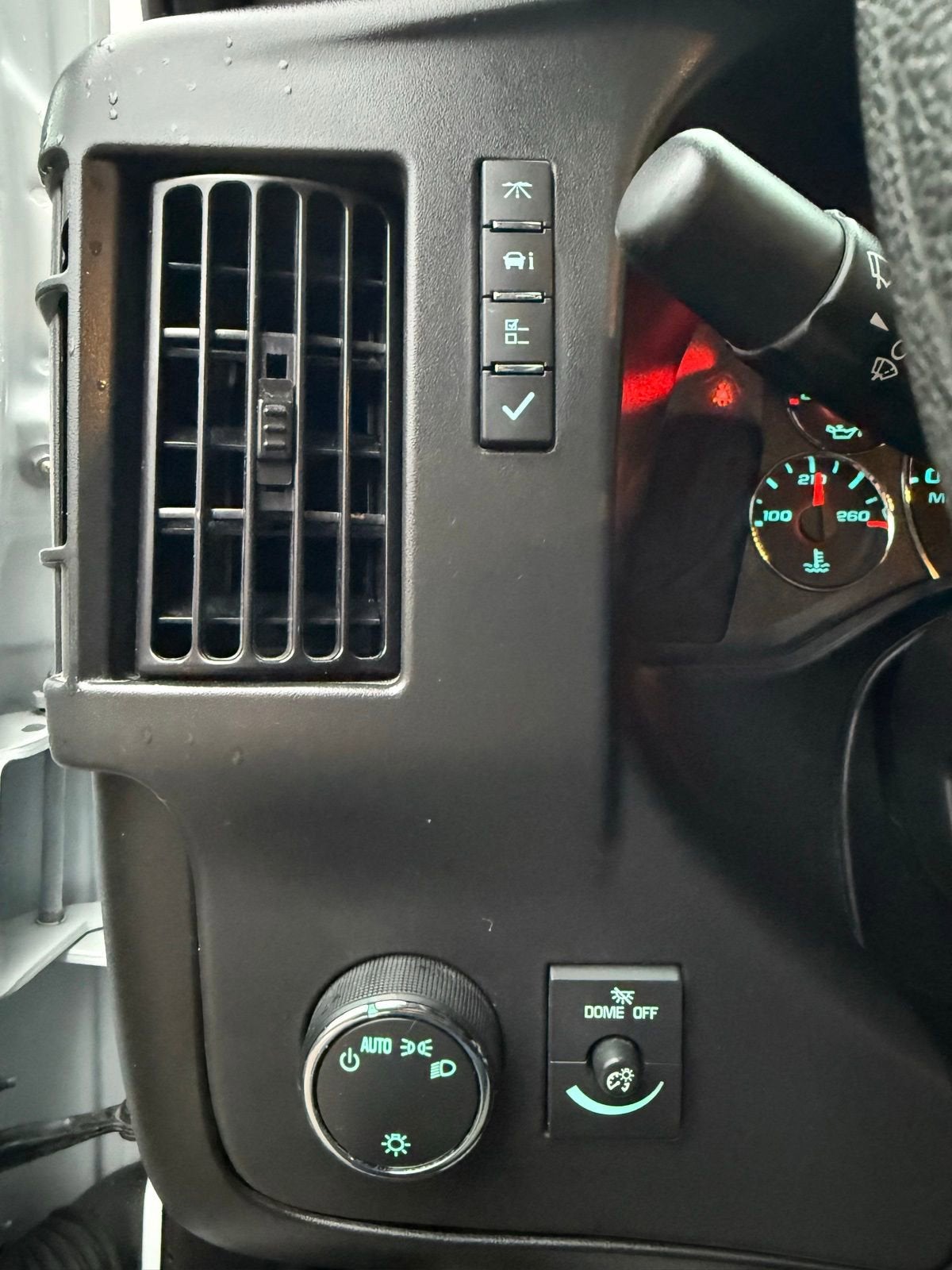 2025 Chevrolet Express Passenger 1LT