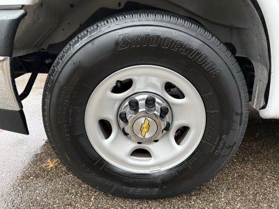 2025 Chevrolet Express Passenger 1LT