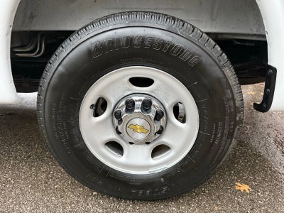 2025 Chevrolet Express Passenger 1LT