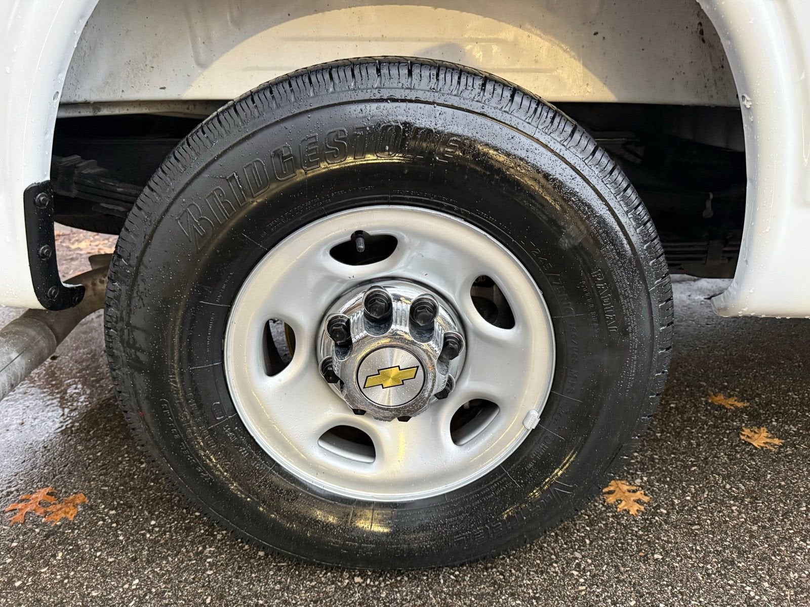 2025 Chevrolet Express Passenger 1LT