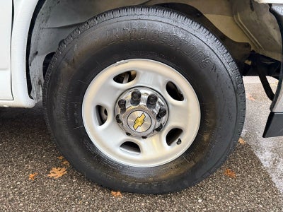 2025 Chevrolet Express Passenger 1LT