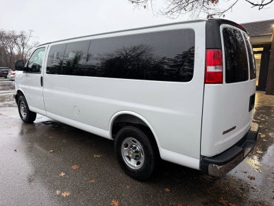 2025 Chevrolet Express Passenger 1LT