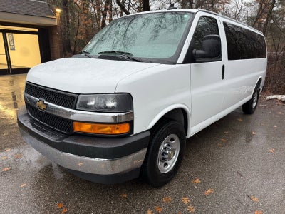 2025 Chevrolet Express Passenger 1LT