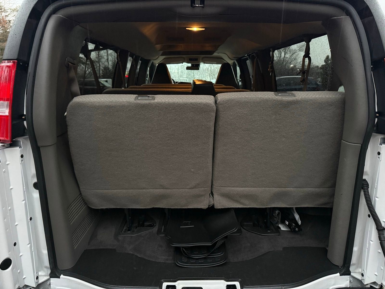 2025 Chevrolet Express Passenger 1LT