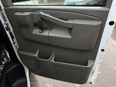 2025 Chevrolet Express Passenger 1LT