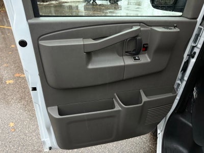 2025 Chevrolet Express Passenger 1LT