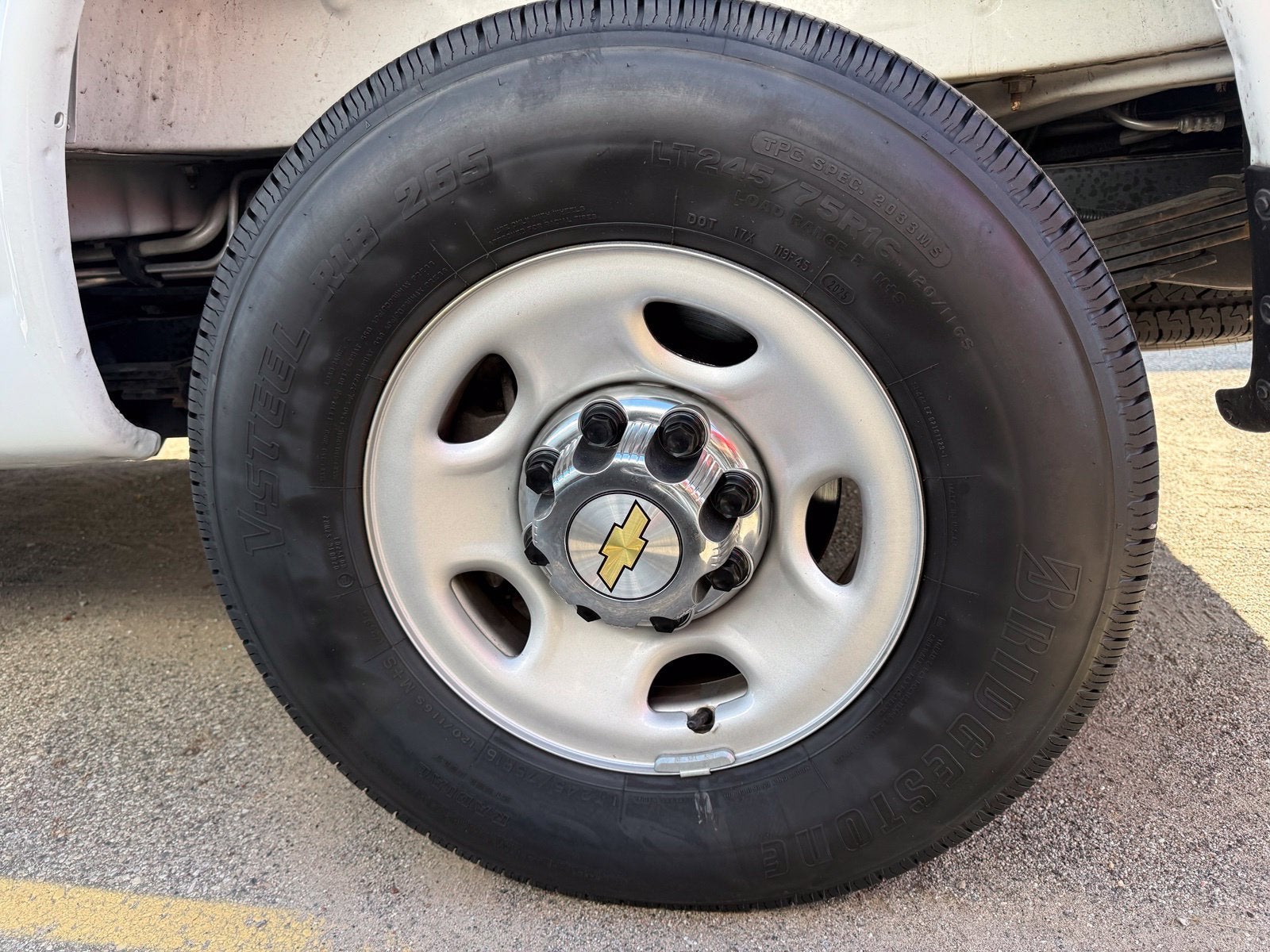 2025 Chevrolet Express Passenger 1LT