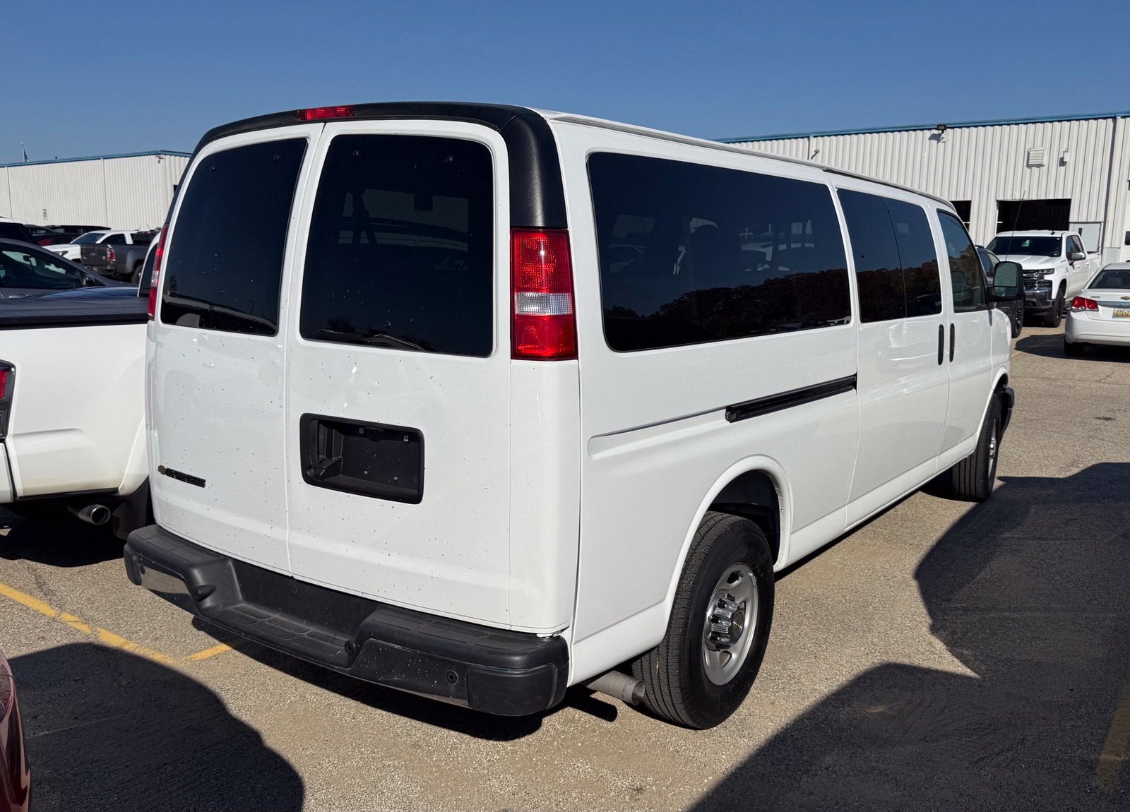 2025 Chevrolet Express Passenger 1LT