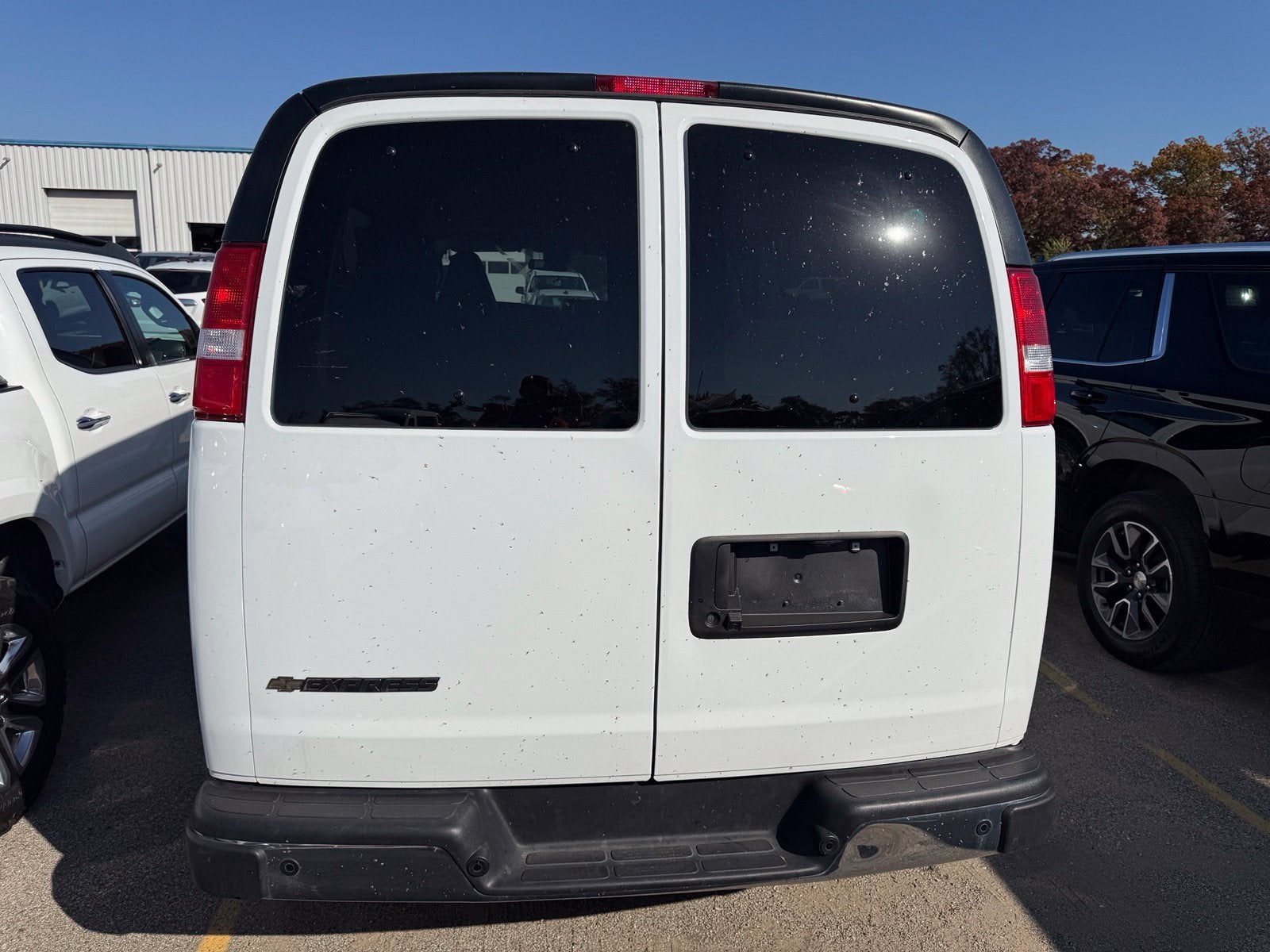 2025 Chevrolet Express Passenger 1LT