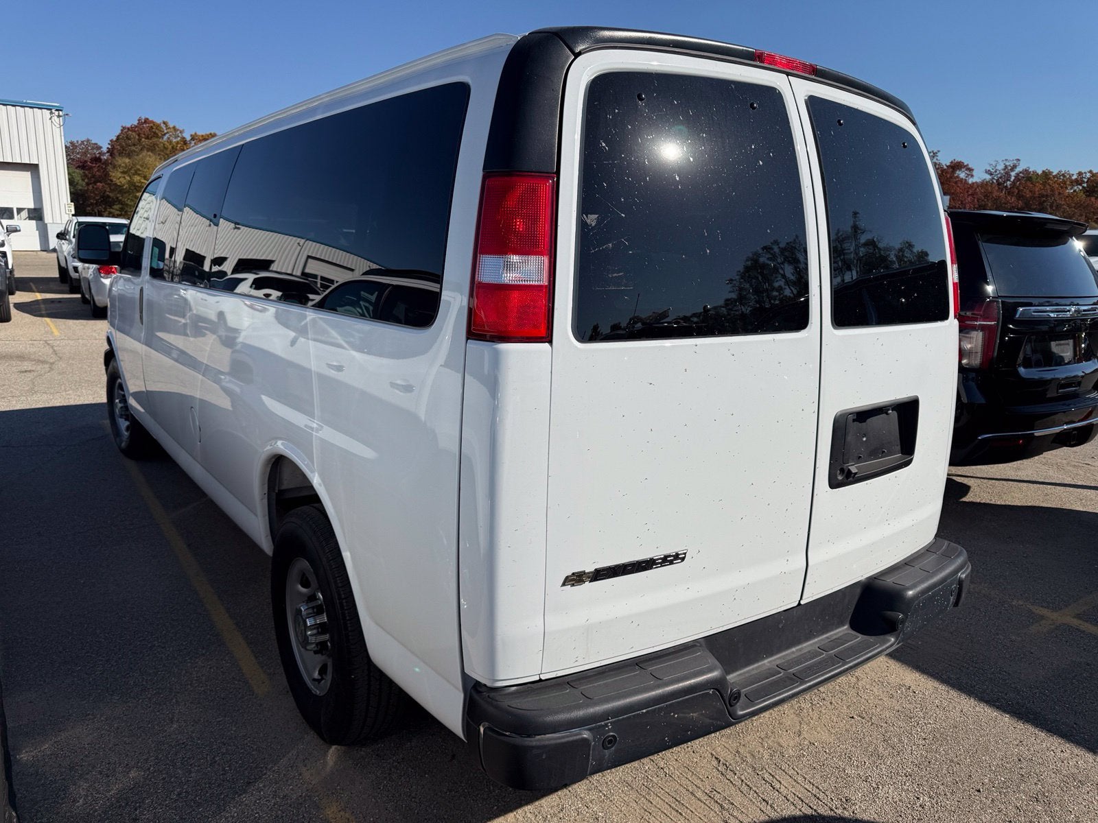 2025 Chevrolet Express Passenger 1LT