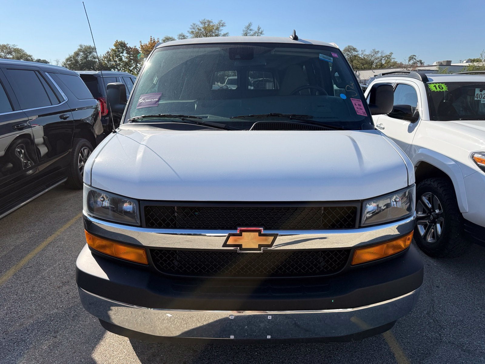 2025 Chevrolet Express Passenger 1LT