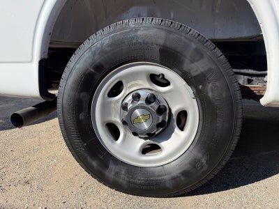 2025 Chevrolet Express Passenger 1LT