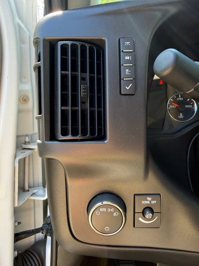 2025 Chevrolet Express Passenger 1LT