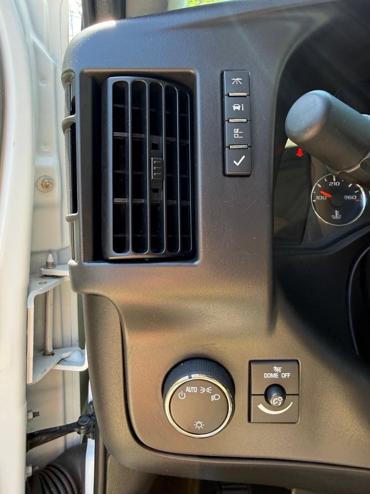 2025 Chevrolet Express Passenger 1LT