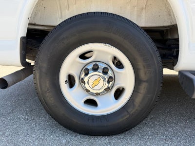 2025 Chevrolet Express Passenger 1LT