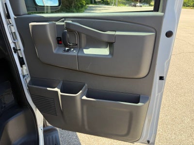 2025 Chevrolet Express Passenger 1LT