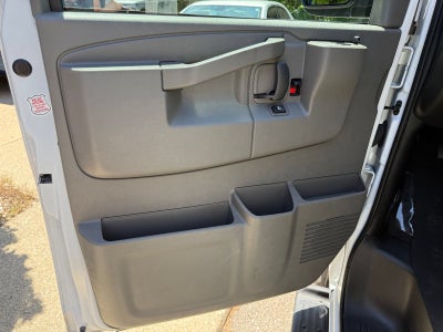 2025 Chevrolet Express Passenger 1LT