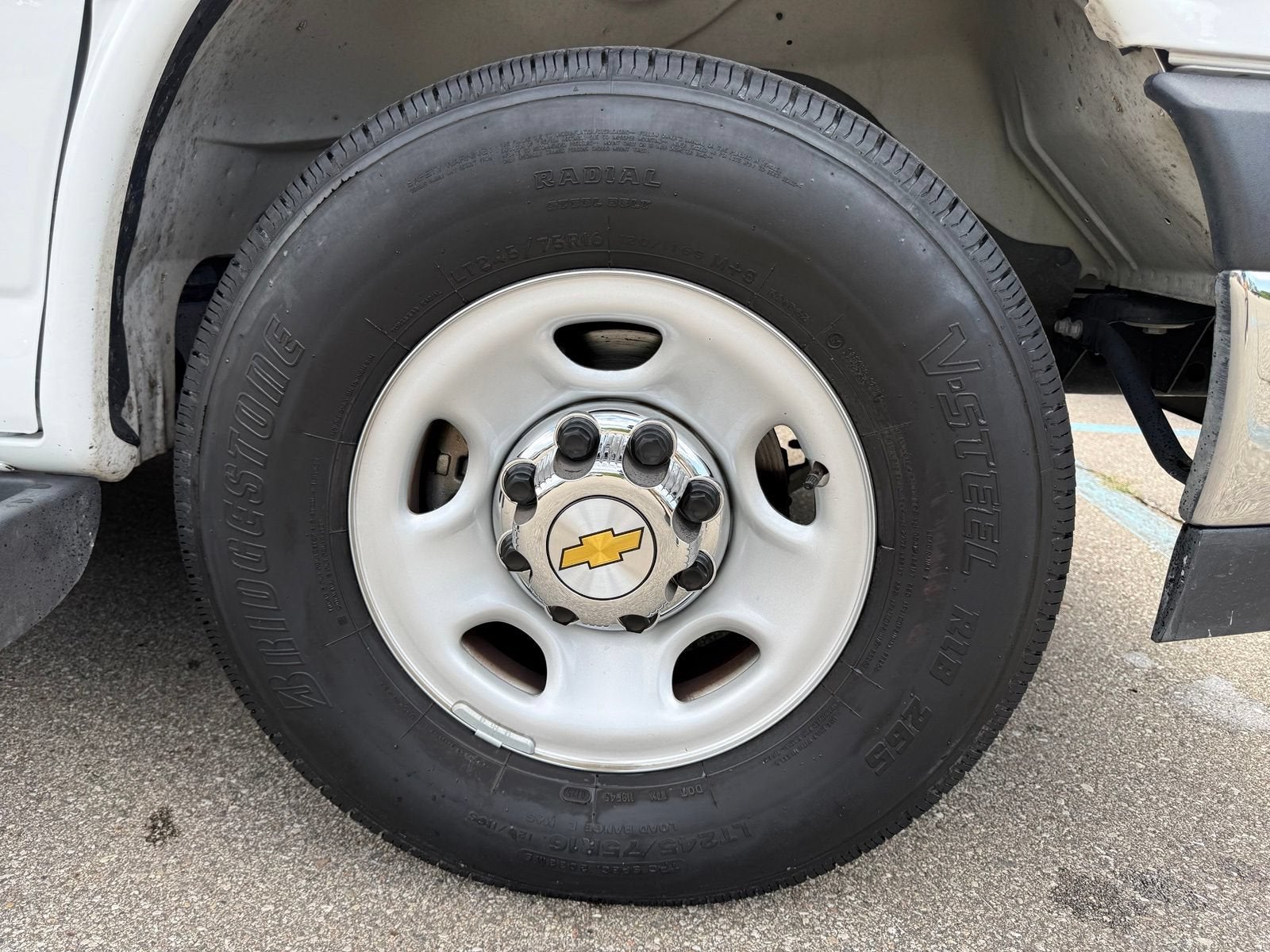 2025 Chevrolet Express Passenger 1LT