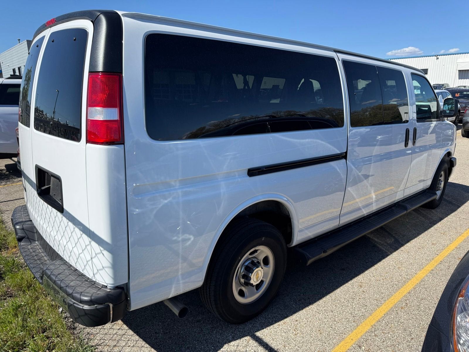 2025 Chevrolet Express Passenger 1LT