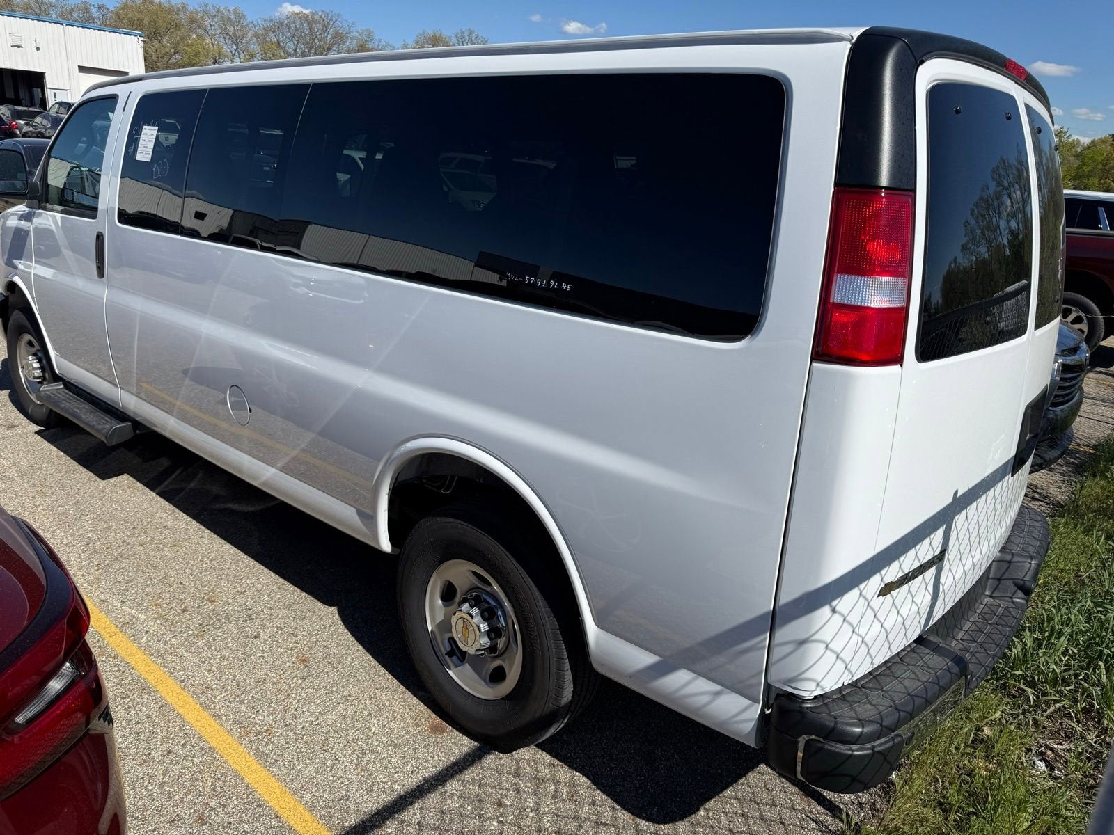 2025 Chevrolet Express Passenger 1LT
