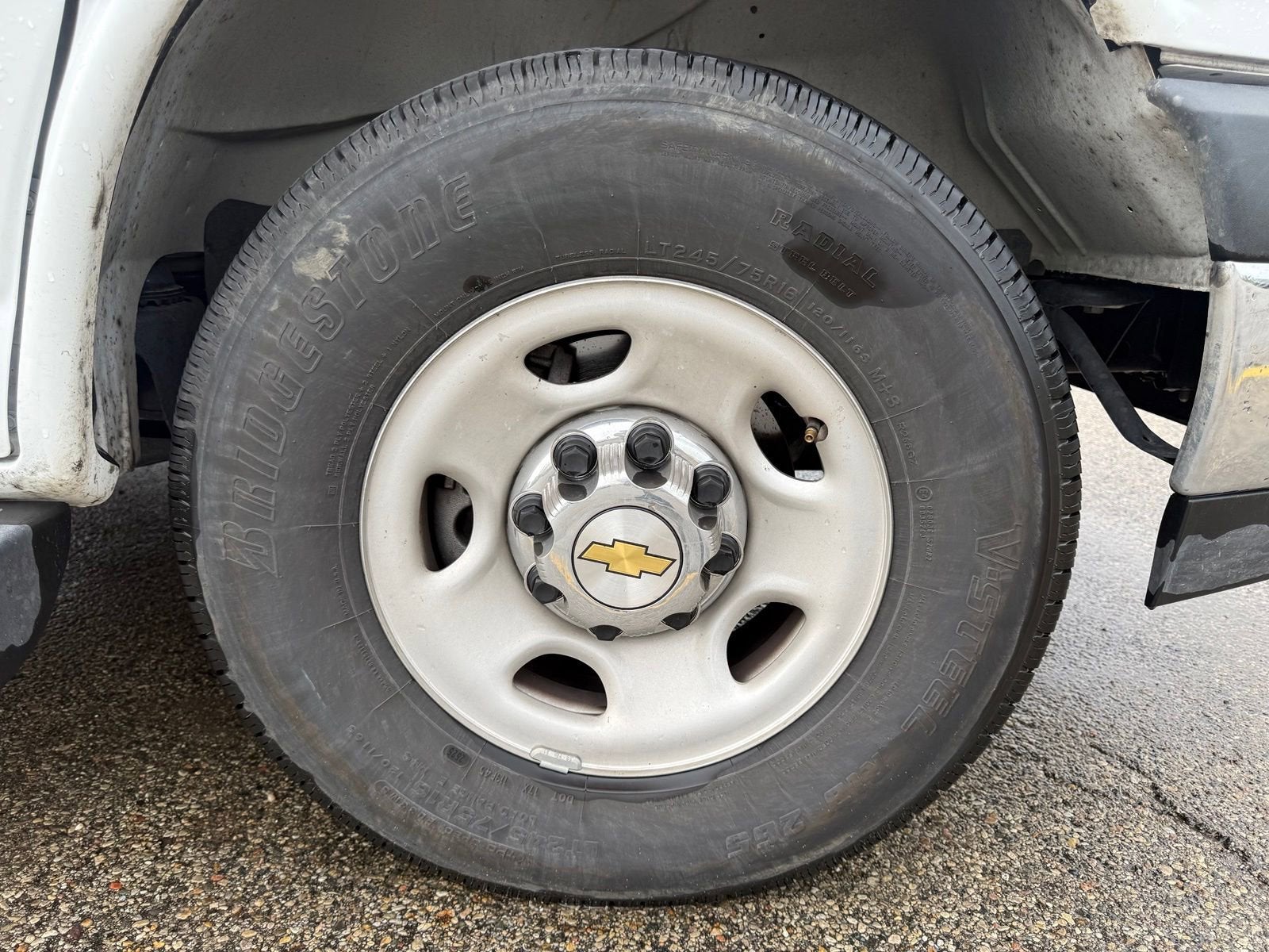 2025 Chevrolet Express Passenger 1LT