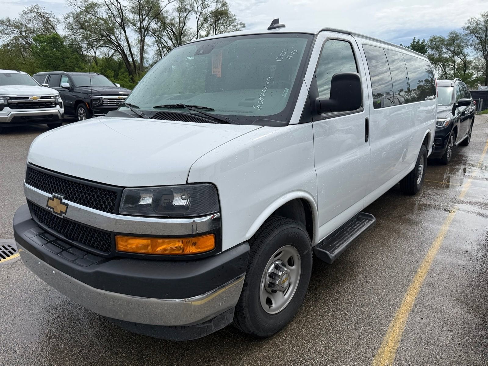 2025 Chevrolet Express Passenger 1LT
