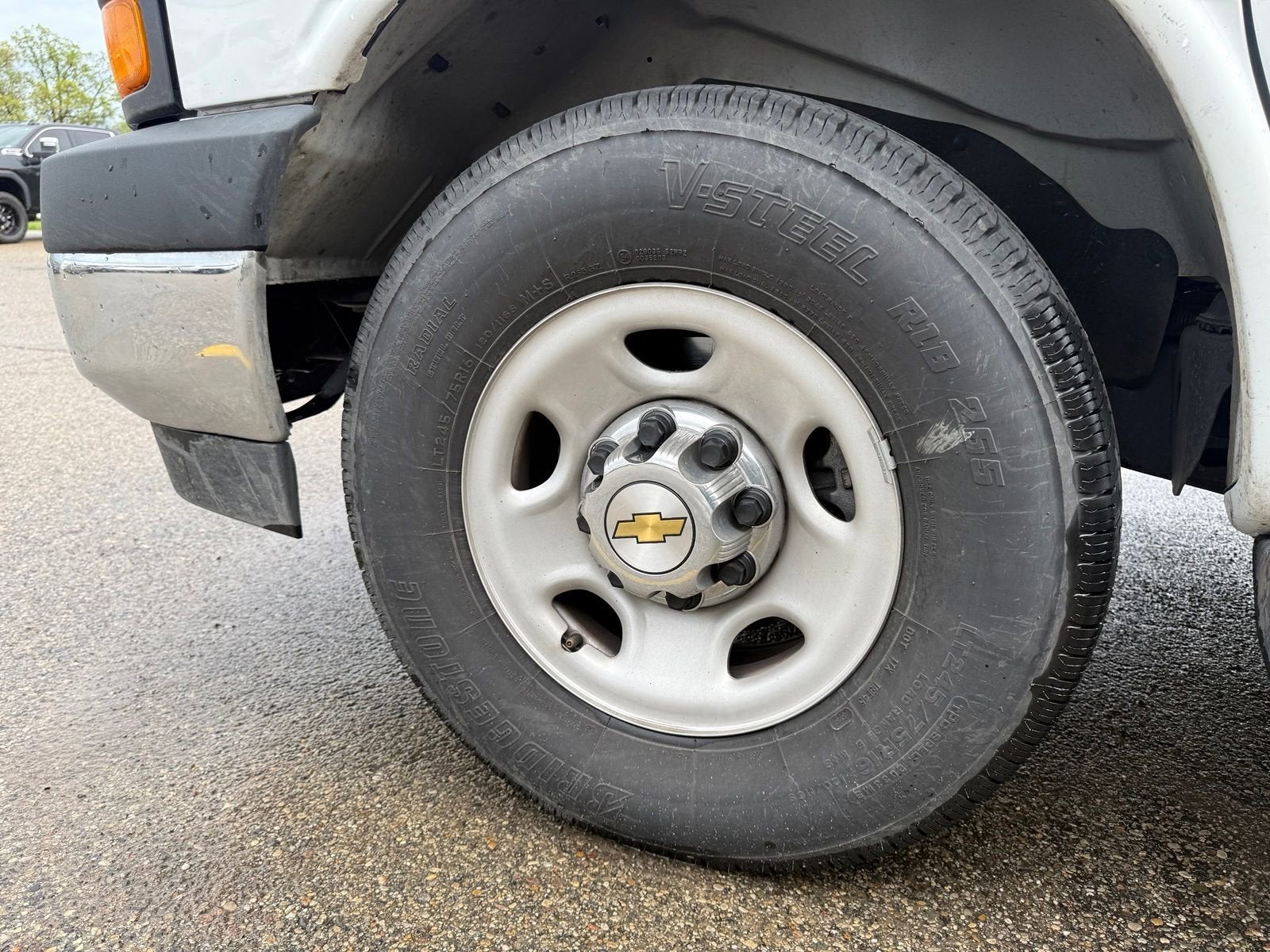 2025 Chevrolet Express Passenger 1LT