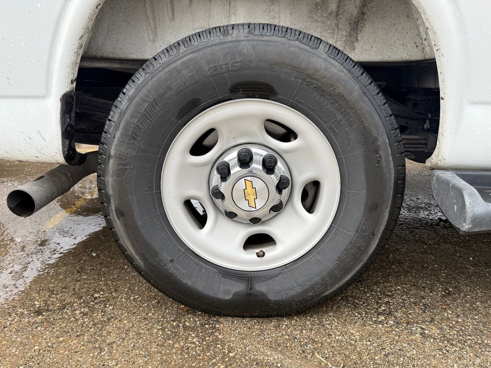 2025 Chevrolet Express Passenger 1LT
