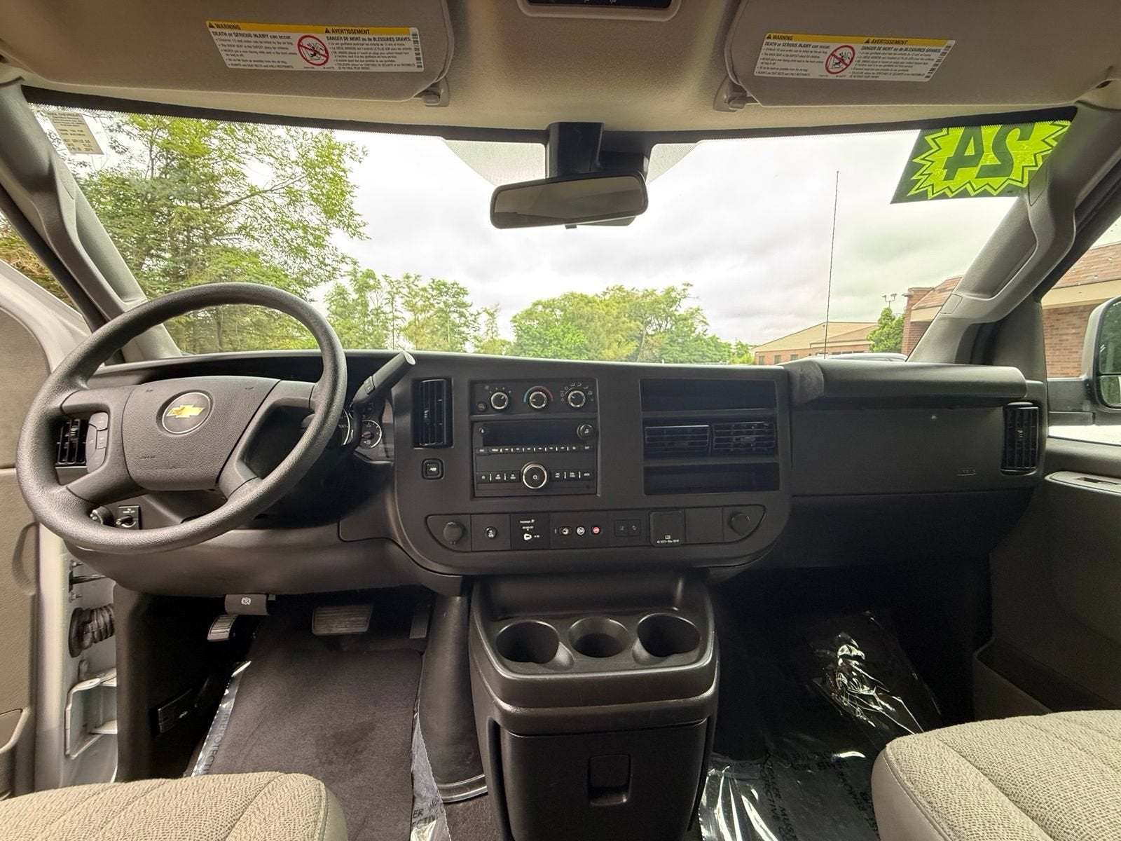 2024 Chevrolet Express Passenger 3500 1LT