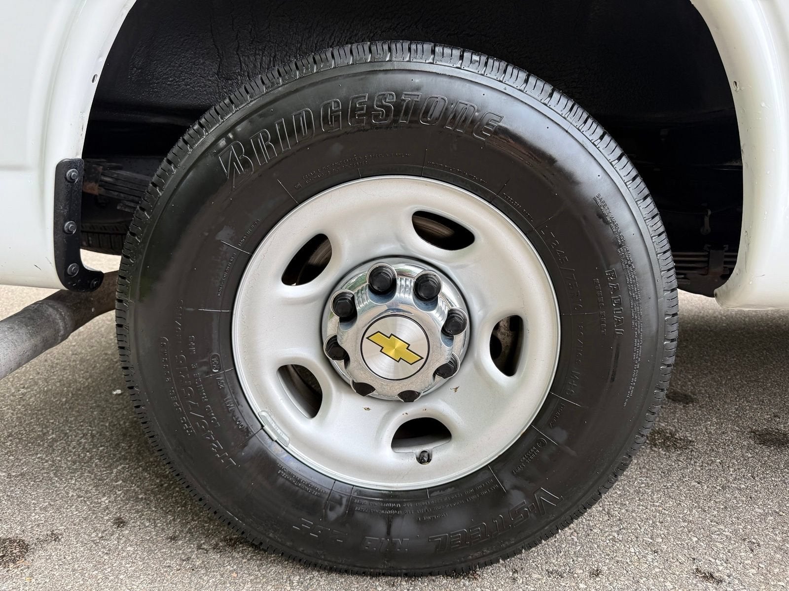 2024 Chevrolet Express Passenger 3500 1LT