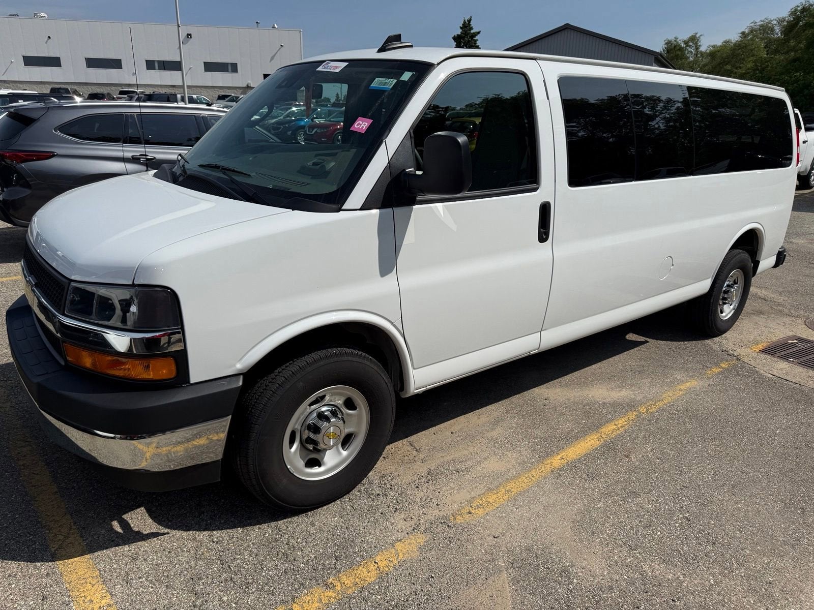 2024 Chevrolet Express Passenger 3500 1LT