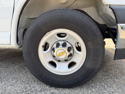2024 Chevrolet Express Passenger 3500 1LT
