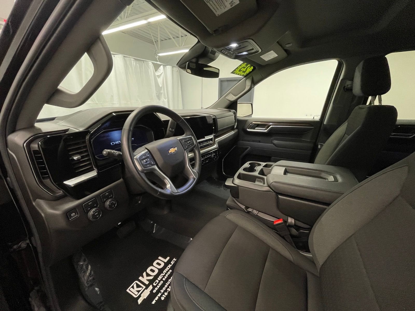 2025 Chevrolet Silverado 1500 LT (2FL)