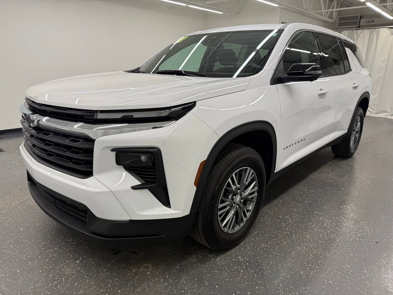 2024 Chevrolet Traverse LS