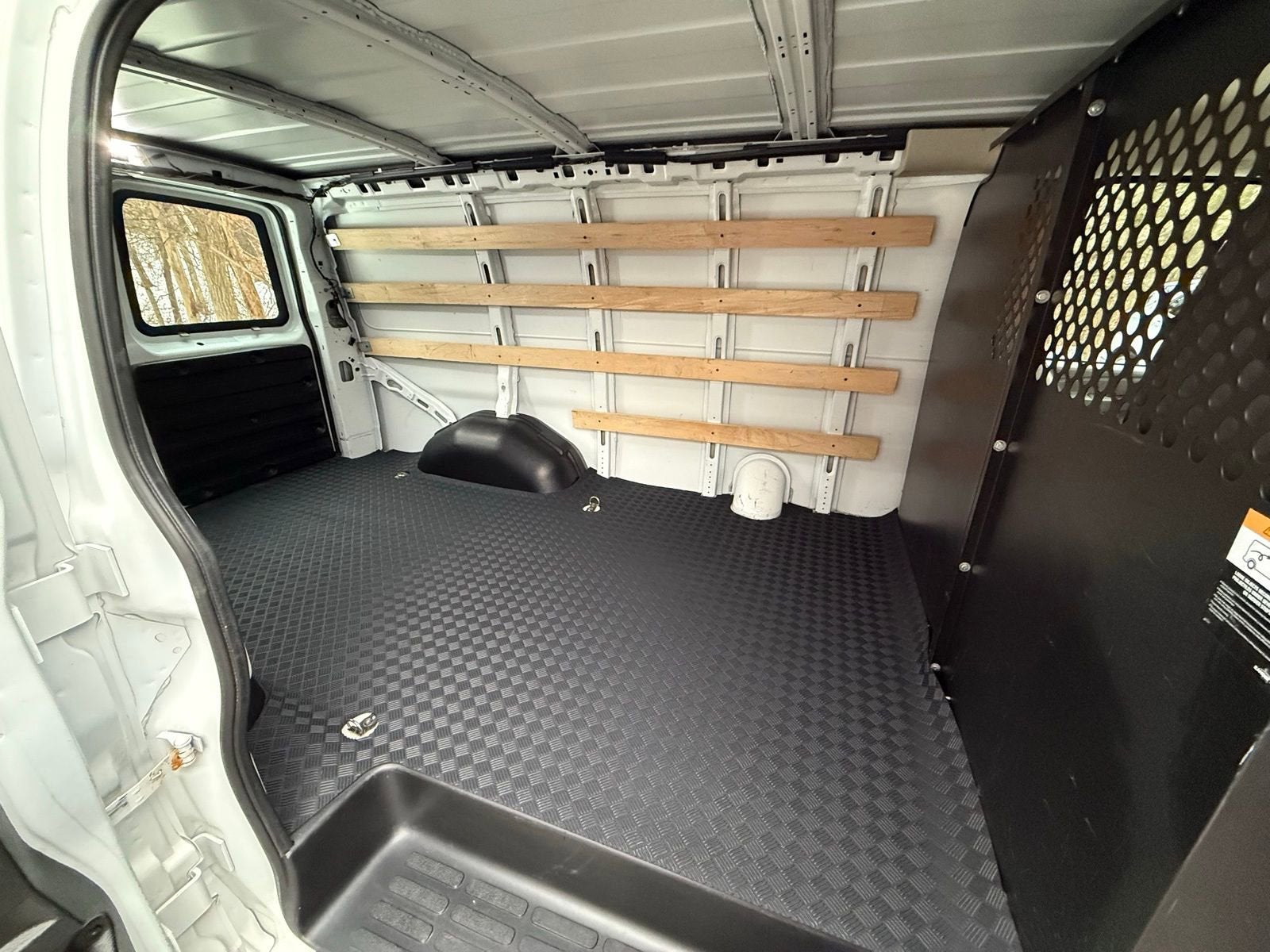 2023 GMC Savana Cargo 2500 Work Van