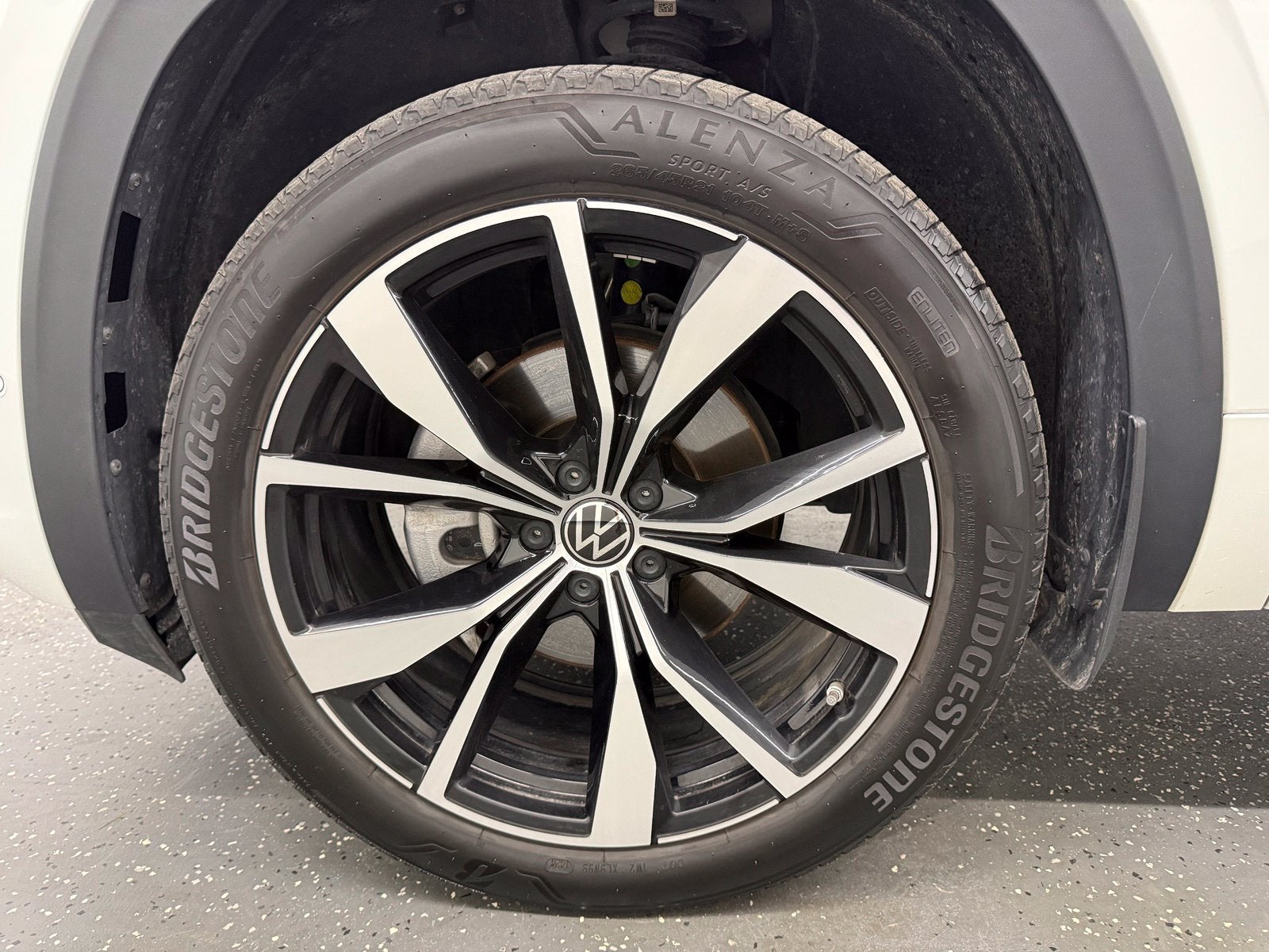 2024 Volkswagen Atlas 2.0T SEL Premium R-Line
