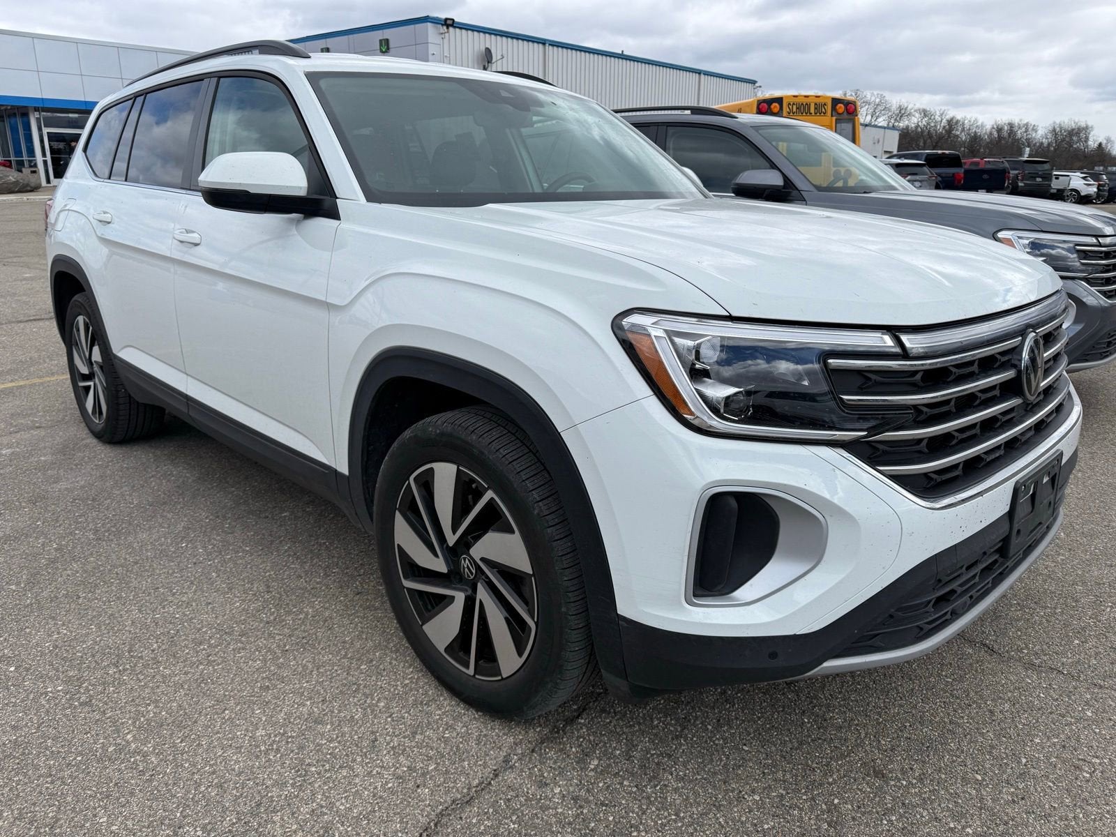 2025 Volkswagen Atlas 2.0T SE w/Technology