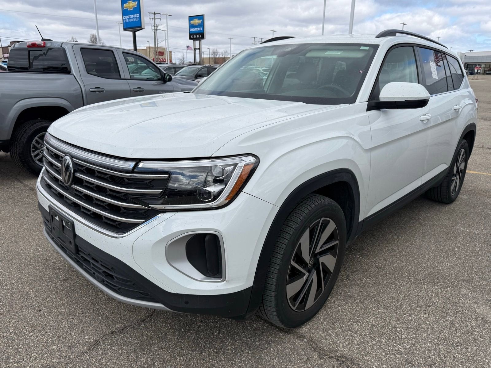 2025 Volkswagen Atlas 2.0T SE w/Technology
