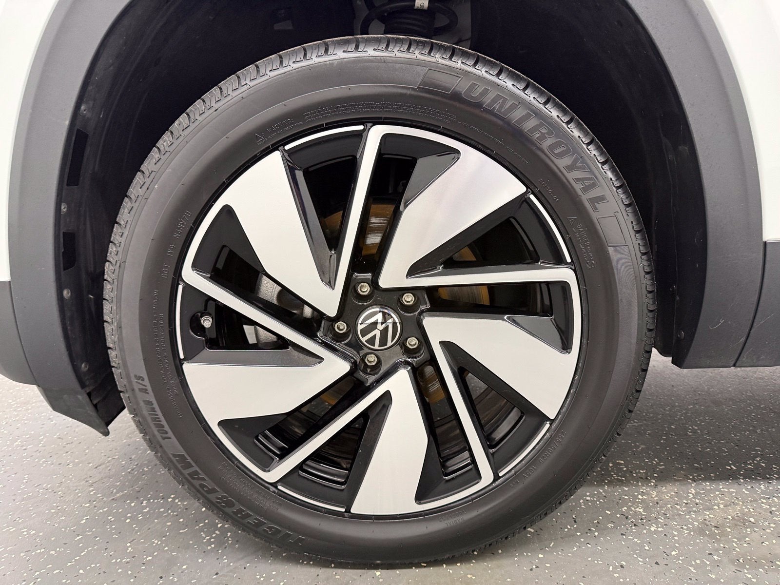 2025 Volkswagen Atlas 2.0T SE w/Technology
