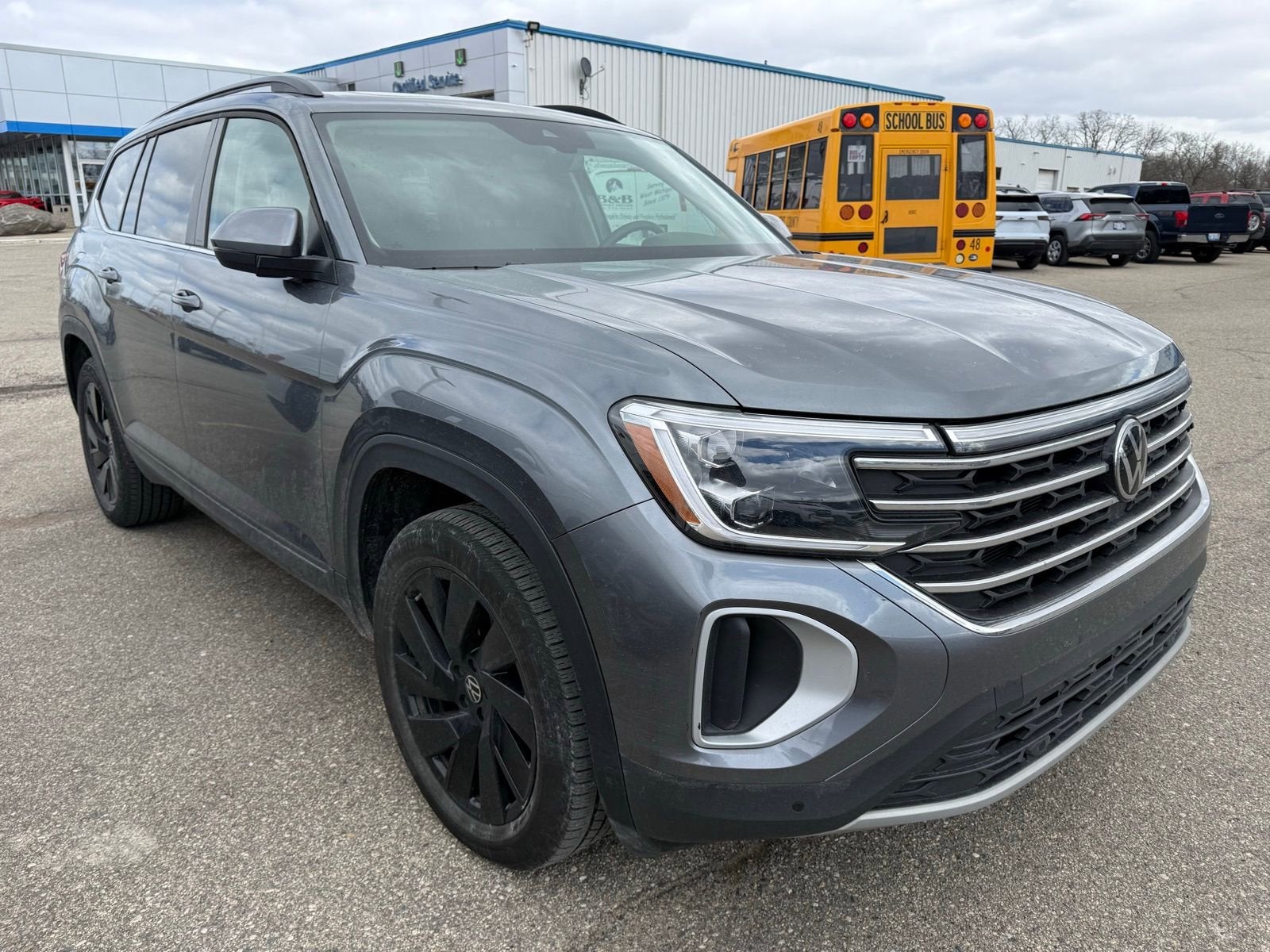2025 Volkswagen Atlas 2.0T SE w/Technology