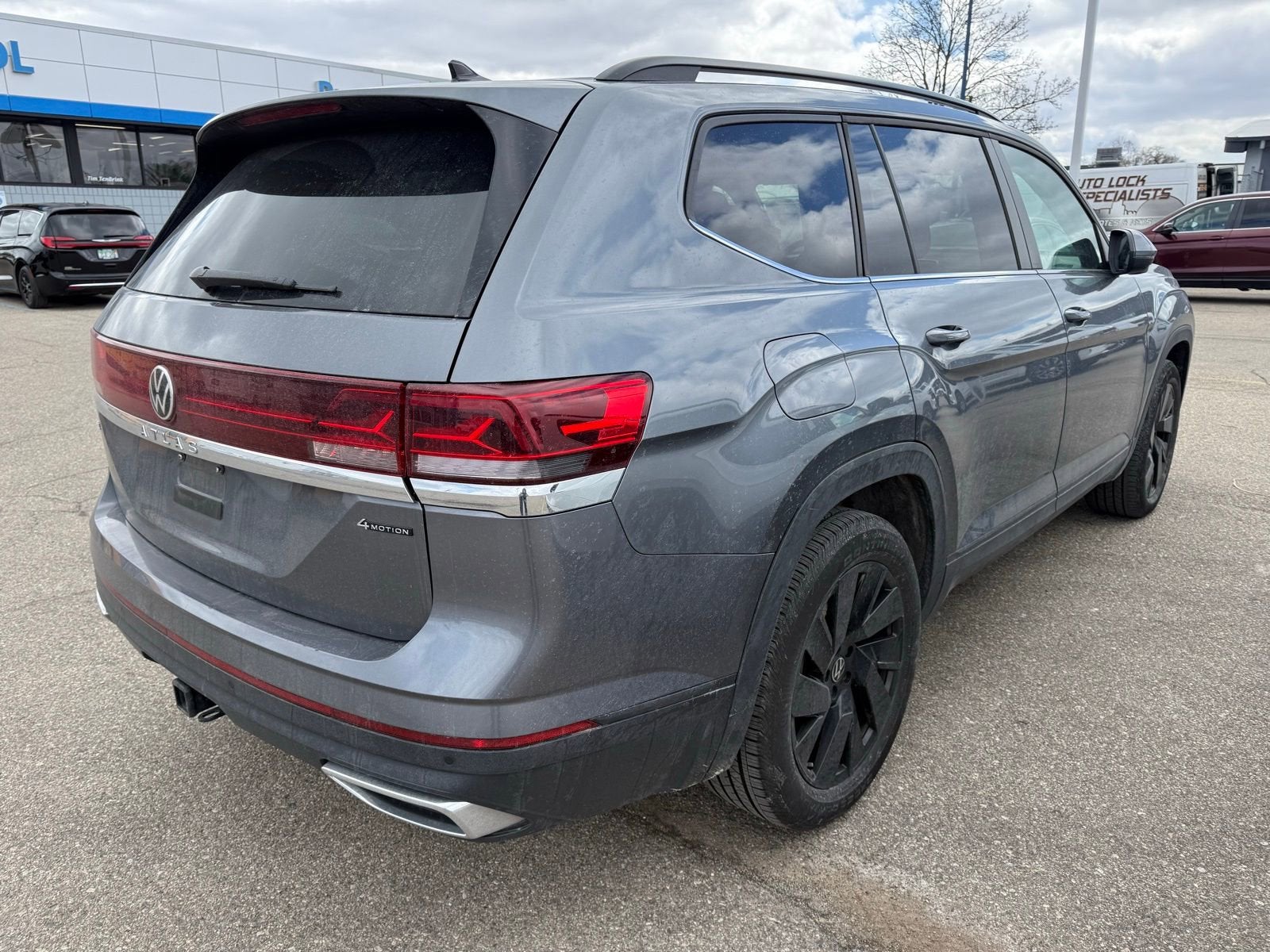 2025 Volkswagen Atlas 2.0T SE w/Technology