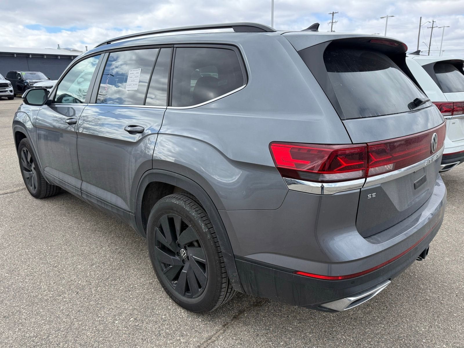2025 Volkswagen Atlas 2.0T SE w/Technology