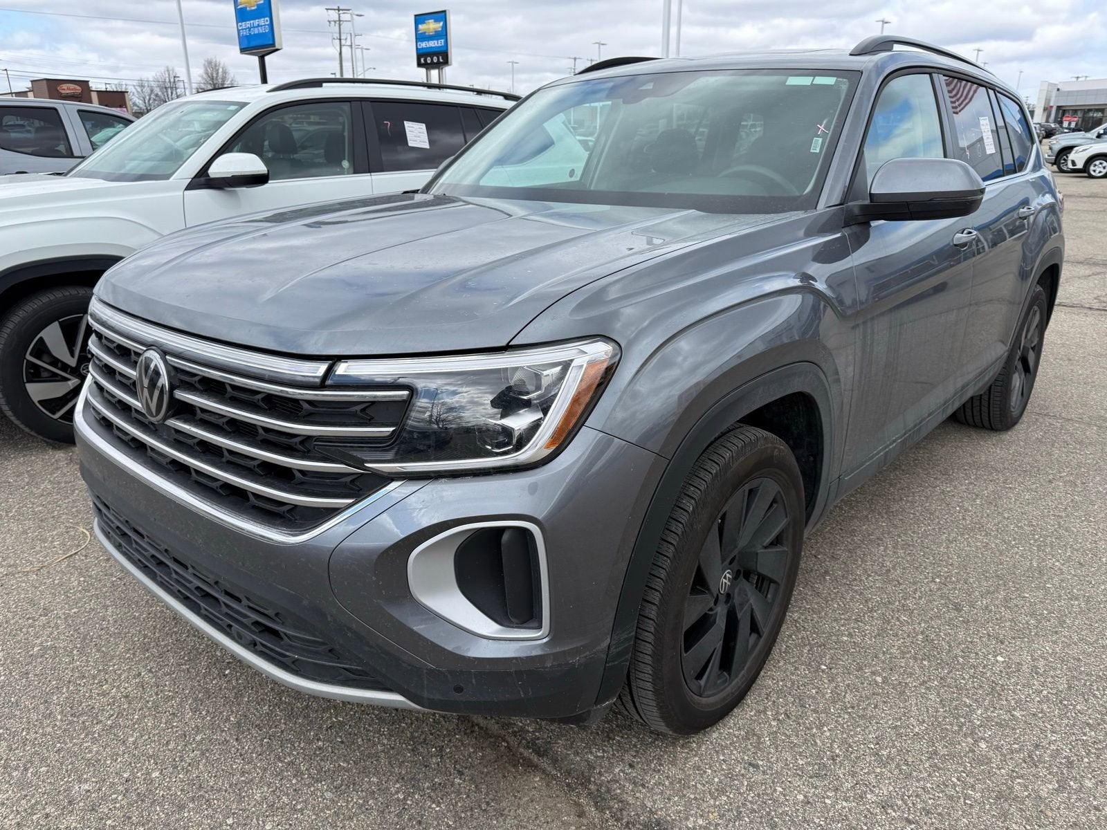 2025 Volkswagen Atlas 2.0T SE w/Technology
